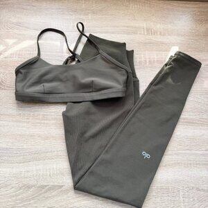 Alo Airlift Set 7/8 Leggings Intrigue Bra Top Green